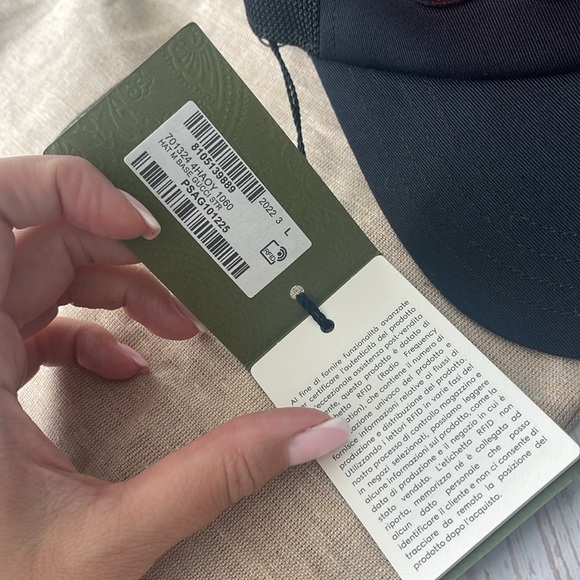 $795 New Authentic GUCCI Embroidered Logo Baseball Cap Black, Red Logo sz Large - Picture 5 of 15